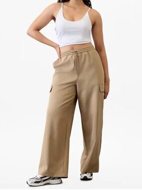 Athleta Promenade High Rise Wide Leg Cargo Pant size Small in Khaki